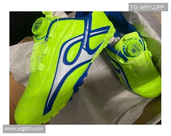 探索tf足球鞋的独特魅力与性能优势，助你在球场上尽显风采